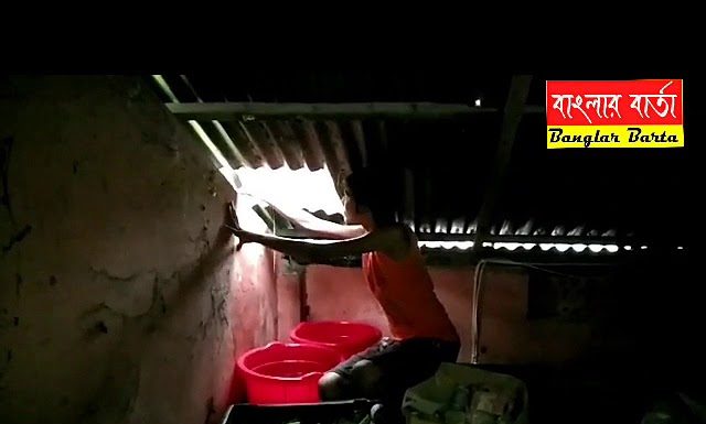 সিসি ক্যামেরায় মাক্স পরিয়ে অভিনব কায়দায় চুরি।