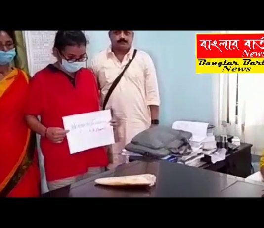 গোপন সূত্রের খবরের ভিত্তিতে শালুগাড়া রেঞ্জের রেঞ্জার সঞ্জয় দত্তের নেতৃত্বে হাতির দাঁত সমেত এক মহিলা গ্রেফতার।