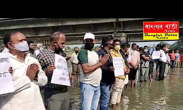 বিহারী কল্যাণ মঞ্চ এবং ছট পুজো সেবা সমিতির পক্ষ থেকে মৌন প্রতিবাদ।