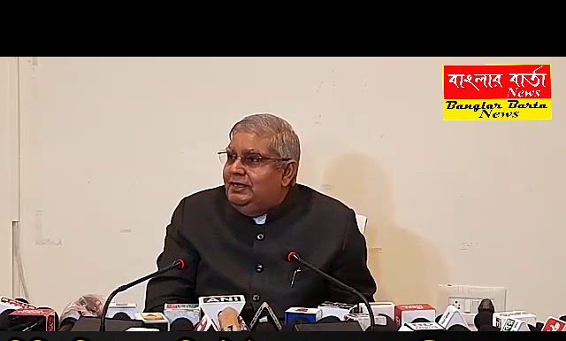 শিলিগুড়িতে রাজ্যপাল জগদীপ ধনকার সাংবাদিক বৈঠকে।