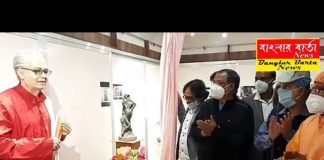 প্রয়াত অভিনেতা সৌমিত্র চট্টোপাধ্যায়ের মোমের মূর্তি উন্মোচন হলো।