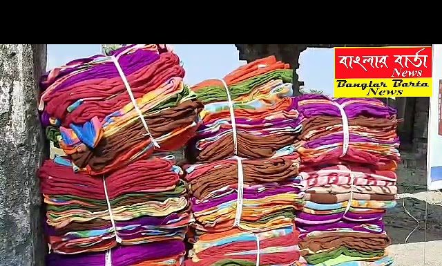 গুলমা চা বাগান এলাকায় দুস্থ চা শ্রমিকদের হাতে কম্বল তুলে দেওয়া হলো।