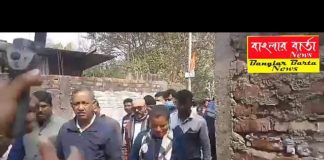 হাতির আক্রমণে মৃত পরিবারের বাড়িতে গেলেন পর্যটন মন্ত্রী গৌতম দেব।