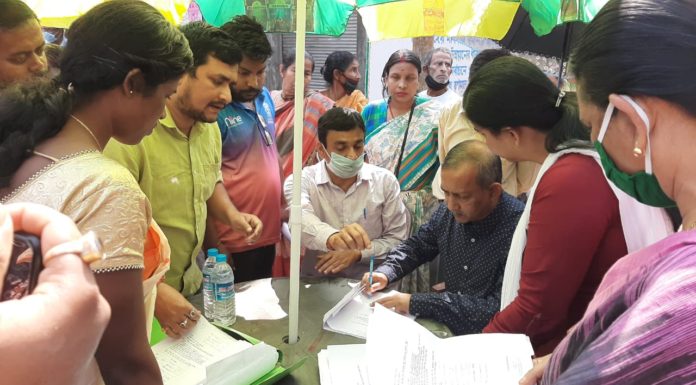 শিলিগুড়ির ৩১নং ওয়ার্ডে ৮০ টি পরিবারকে নিঃশর্ত জমির দলিল প্রদান কর্মসূচি।
