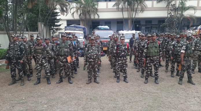 শিলিগুড়ি হিন্দি হাই স্কুলে এসে পৌঁছলো কেন্দ্র বাহিনী
