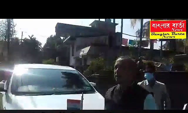 প্রয়াত কমরেড কানাই ভট্টাচার্যের বাড়িতে সমবেদনা জানাতে গেলেন রাজ্যের পর্যটন মন্ত্রী।