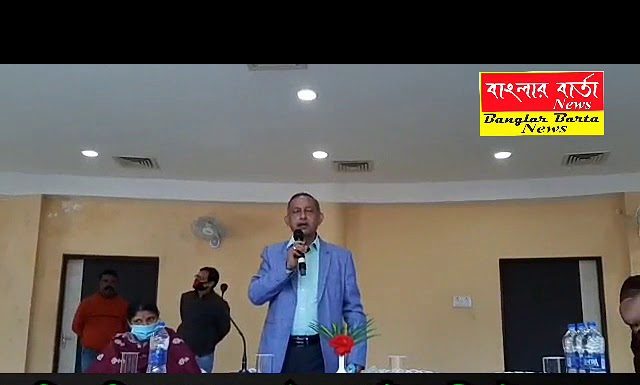 নিঃশর্ত জমির দলিল প্রদান অনুষ্ঠানে পর্যটন মন্ত্রী গৌতম দেব।