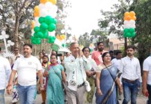 ডাব-গ্রাম ফুলবাড়ী বিধানসভা কেন্দ্রের তৃণমূল কংগ্রেস প্রার্থী গৌতম দেব নির্বাচনী প্রচারে।