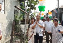 ডাব গ্রাম ফুলবাড়ী বিধানসভা কেন্দ্রের তৃণমূল কংগ্রেস প্রার্থী গৌতম দেব ভোট প্রচারে।