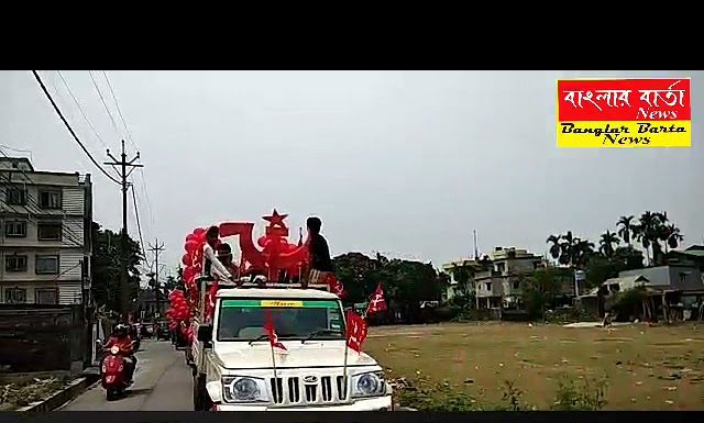 ডাব গ্রাম ফুলবাড়ী বিধানসভা কেন্দ্রের সিপিআইএম প্রার্থী দিলীপ সিং আজ শেষ মুহূর্তের ভোট প্রচারে।