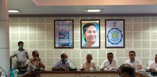 শিলিগুড়ি কর্পোরেশনের প্রশাসক মন্ডলীর চেয়ারম্যান গৌতম দেব কোভিড সংক্রান্ত বিষয় নিয়ে এক জরুরি বৈঠক করলেন।