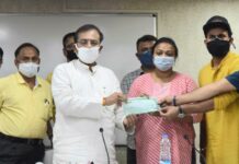রাজ্য ক্রীড়া দপ্তরের পক্ষ থেকে অসুস্থ রাইফেল শুটারের চিকিৎসার জন্য আর্থিক অনুদান করা হয়।