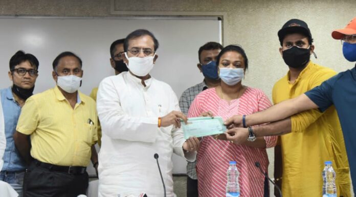 রাজ্য ক্রীড়া দপ্তরের পক্ষ থেকে অসুস্থ রাইফেল শুটারের চিকিৎসার জন্য আর্থিক অনুদান করা হয়।