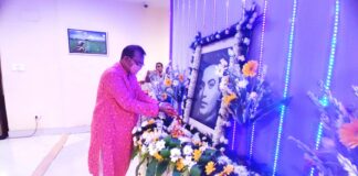 মহানায়ক উত্তম কুমার এর ৪১তম প্রয়াণ দিবসে আজ নবান্নে শ্রদ্ধাজ্ঞাপন করলেন মাননীয় মন্ত্রী শ্রী অরূপ বিশ্বাস।