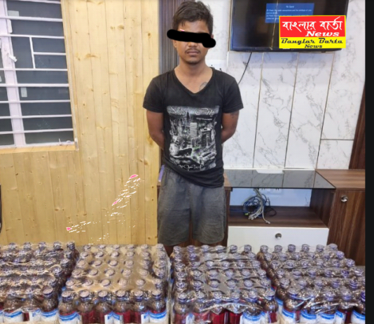 শিলিগুড়ি মেট্রোপলিটন পুলিশের ভক্তিনগর থানার পুলিশ গোপন সূত্রের খবরের ভিত্তিতে 144 বোতল কাফ সিরাপ সমেত প্রাণেশ অধিকারী নামে এক ব্যক্তি কে গ্রেপ্তার করে।