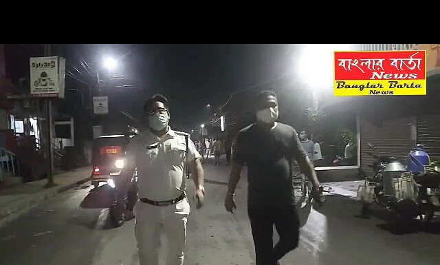 করোনা আবহ চলাকালে সরকারি বিধি নিষেধ ভঙ্গ করার অভিযোগে শিলিগুড়ি গেট বাজার এলাকা থেকে এনজেপি থানার ওসির নেতৃত্বে বেশ কিছু ব্যক্তিকে আটক করল নিউ জলপাইগুড়ি থানার পুলিশ।