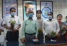 শিলিগুড়ি পুর নিগমের প্রশাসক মন্ডলীর ৬ জন নব নিযুক্ত সদস্য/সদস্যা শ্রীমতি শ্রাবণী দত্ত,শ্রী স্বপন দাস,শ্রী মানিক দে,শ্রী রামভজন মাহাতো, শ্রী কমল আগরওয়াল এবং শ্রী দেবপ্রিয় সেনগুপ্ত আজ আনুষ্ঠানিক ভাবে দায়িত্ব ভার গ্রহণ করলেন। শিলিগুড়ি কর্পোরেশন এর প্রশাসক মন্ডলীর চেয়ারম্যান গৌতম দেব তাদের হাতে পুষ্পস্তবক তুলে দেন।