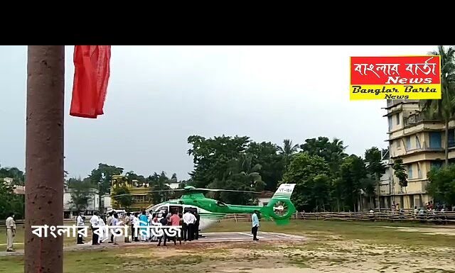 রাজ্যের মুখ্যমন্ত্রী মমতা বন্দ্যোপাধ্যায় পশ্চিম মেদিনীপুরের ঘাটালের জলমগ্ন এলাকা জলে নেবে বিভিন্ন জায়গা পরিদর্শন করলেন।