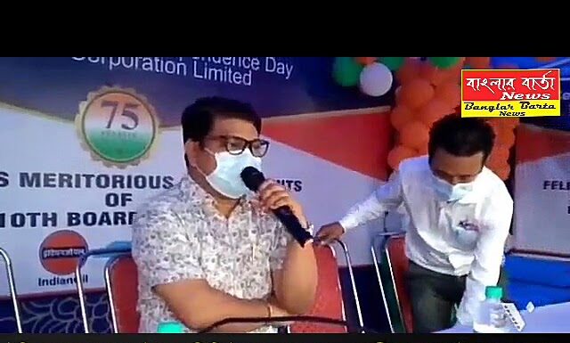 ইন্ডিয়ান অয়েল কর্পোরেশন লিমিটেড এর পক্ষ থেকে মেধাবী ছাত্রীদের সংবর্ধনা দেওয়া হলো।