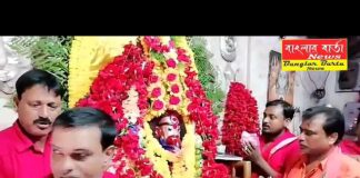 টানা ছয় দিন তারাপীঠ মন্দির বন্ধ থাকার পর আজ থেকে ফের খুলে দেওয়া হলো ভক্তদের জন্য।