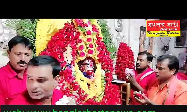 টানা ছয় দিন তারাপীঠ মন্দির বন্ধ থাকার পর আজ থেকে ফের খুলে দেওয়া হলো ভক্তদের জন্য।