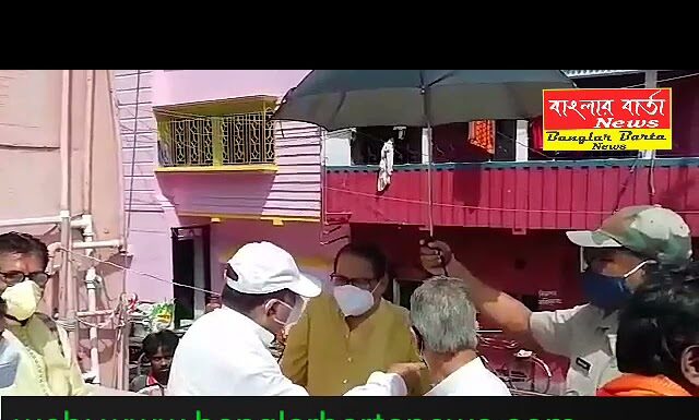 রাজ্যের মন্ত্রী সুব্রত মুখোপাধ্যায় তারাপীঠ মন্দিরে পুজো দিতে এসে জানালেন লক্ষাধিক ভোটে মমতা বন্দ্যোপাধ্যায় জিতবেন।