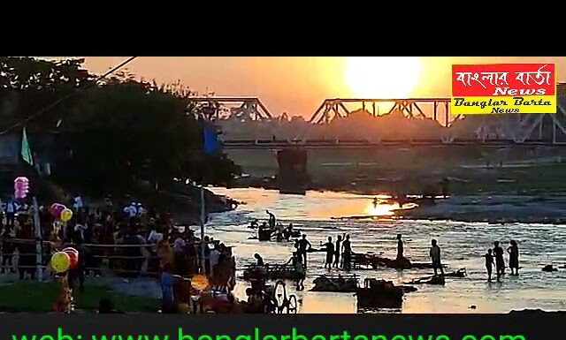 শিলিগুড়ি লালমোহন মৌলিক নিরঞ্জন ঘাটে দশমীতে প্রতিমা নিরঞ্জন পর্ব চললো।