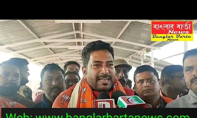 শিলিগুড়ির বিজেপি বিধায়ক শংকর ঘোষ রাজ্য সম্পাদক পদের দায়িত্ব পাওয়ার পর কলকাতা থেকে আজ রেলপথে এনজেপি স্টেশনে এসে নামেন।