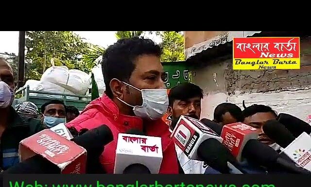মঙ্গলবার শিলিগুড়ি 15 নম্বর ওয়ার্ডে বিজেপির পক্ষ থেকে দেওয়াল লিখনে অংশ নিলেন বিজেপির দুই বিধায়ক।