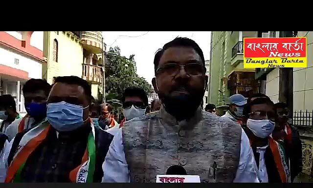 শিলিগুড়ি 15 নম্বর ওয়ার্ডের তৃণমূল কংগ্রেস প্রার্থী রঞ্জন সরকার 73 তম প্রজাতন্ত্র দিবস উদযাপন করলেন।