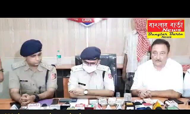 শিলিগুড়ির ভক্তিনগর থানায় সাংবাদিক বৈঠকে ডিসিপি জয় টুডু( IPS)