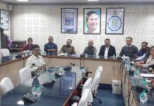 শহরকে পরিকল্পিত নিরাপত্তা বলয়ের মধ্যে ঢাকতে শহর জুড়ে সি সি টি ভি ক্যামেরা বসানোর উদ্যোগ নিয়েছে শিলিগুড়ি পুর নিগম।সোমবার শিলিগুড়ি পুর নিগমের সভাকক্ষে এয়ারটেল সংস্থার কর্তৃপক্ষের সাথে বৈঠক করেন শিলিগুড়ি কর্পোরেশনের মেয়র গৌতম দেব এছাড়াও উপস্থিত ছিলেন মহকুমা শাসক শিলিগুড়ি, ডি সি পি শিলিগুড়ি পুলিশ কমিশনারেট সহ শিলিগুড়ি পুর নিগমের সংশ্লিষ্ট আধিকারিকরা।