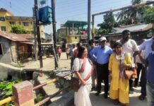 নদী দূষণ রোধ ও সংস্কারের উদ্যোগী হয়ে মেয়রের পরিদর্শন।