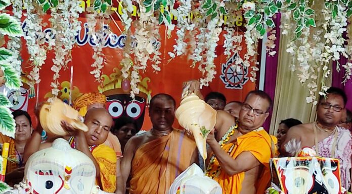 শিলিগুড়ি ইসকন মন্দিরে জগন্নাথ দেবের স্নানযাত্রা উৎসব পালিত হল।