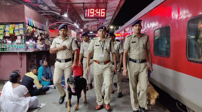 স্বাধীনতা দিবসের প্রাক্কালে নিউ জলপাইগুড়ি স্টেশনে চলছে পুলিশের নাকা চেকিং