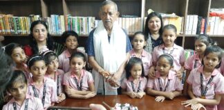 শিলিগুড়ির ব্রাইট একাডেমির খুদে পড়ুয়াদের সঙ্গে মিলিত হলেন মেয়র গৌতম দেব।