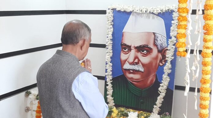 ভারতের প্রথম রাষ্ট্রপতি ড. রাজেন্দ্র প্রসাদের ১৪০ তম জন্মদিবসে শিলিগুড়ি পুর নিগমের পক্ষ থেকে শ্রদ্ধার্ঘ্য নিবেদন।