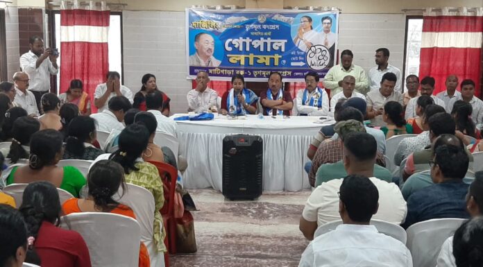 গোপাল লামার সমর্থনে ভোট প্রচারে মেয়র গৌতম দেব।