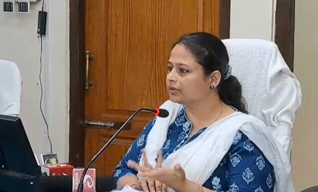 জলপাইগুড়ি ডিএম সাংবাদিক বৈঠকে।