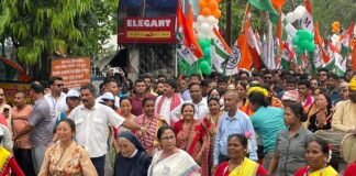 শিলিগুড়িতে নির্বাচনী প্রচারে পদযাত্রায় মুখ্যমন্ত্রী।