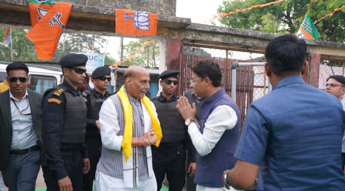 শিলিগুড়িতে নির্বাচনী প্রচারে দেশের প্রতিরক্ষা মন্ত্রী।