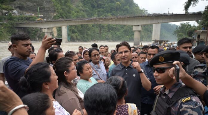 তিস্তা বাজার এলাকা পরিদর্শনে দার্জিলিংয়ের সাংসদ।