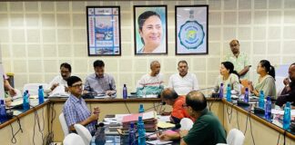 মেয়র পারিষদ মন্ডলীর বৈঠক।