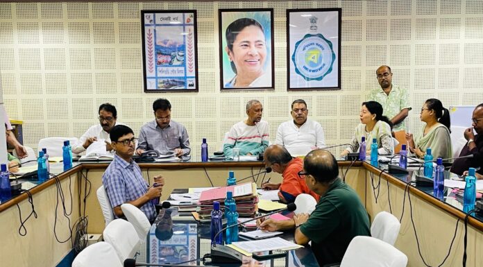 মেয়র পারিষদ মন্ডলীর বৈঠক।