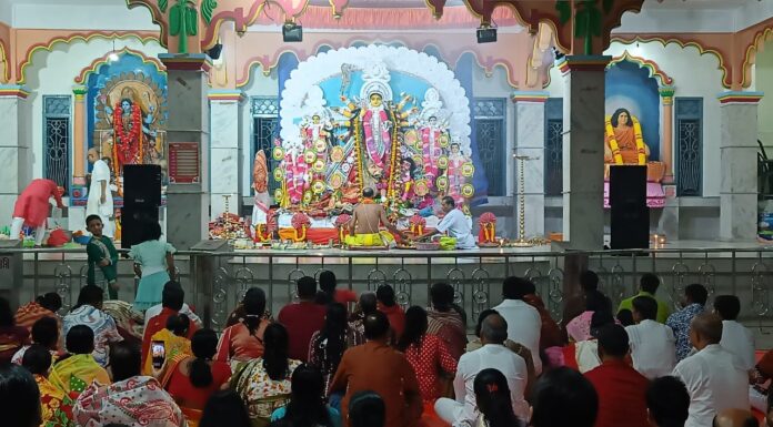 মহা অষ্টমীর পূজো চলছে শিলিগুড়িতে।