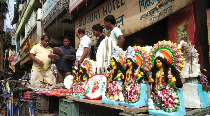 লক্ষী পূজার প্রস্তুতি শিলিগুড়ি বিধান মার্কেটে