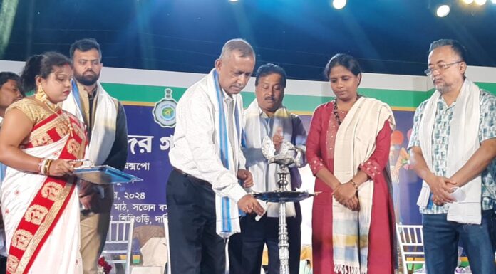 বাংলা মোদের গর্ব অনুষ্ঠানে শুভ সূচনায় গৌতম দেব।