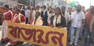 শিলিগুড়ি তিন নম্বর ওয়ার্ড উৎসবে মেয়ের গৌতম দেব।