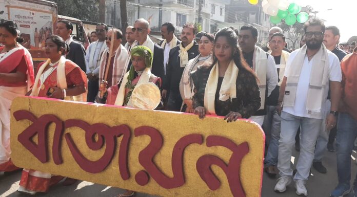 শিলিগুড়ি তিন নম্বর ওয়ার্ড উৎসবে মেয়ের গৌতম দেব।