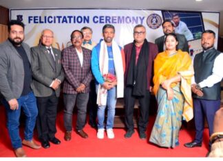 ঋদ্ধিমান সাহা সংবর্ধিত।